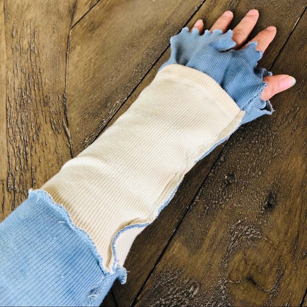 Handmade glovelets arm warmers with ruffles - Picture 16 of 16